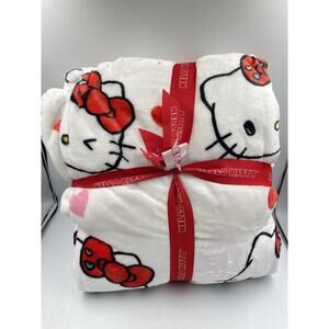 Hello Kitty 2026 NEW RELEASE Valentine’s Day Winky Face Queen Blanket NWT